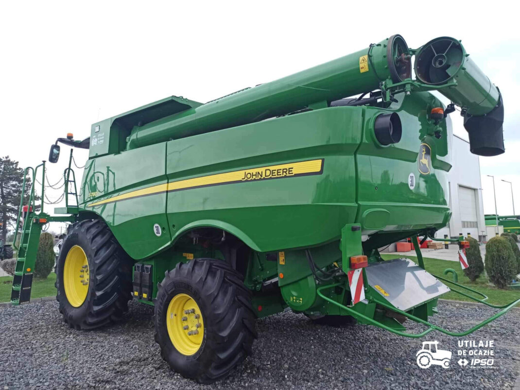 John Deere S780 + Header paioase