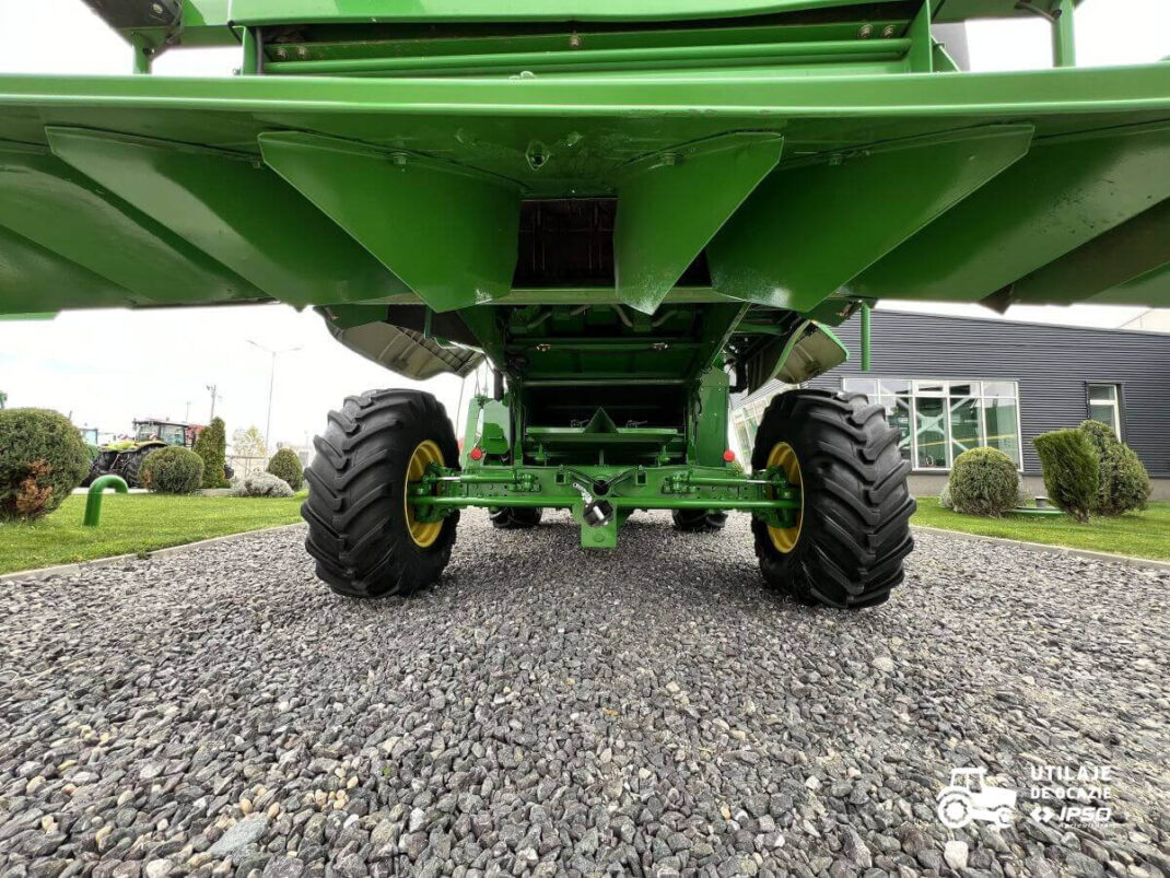 John Deere W540 + Header paioase