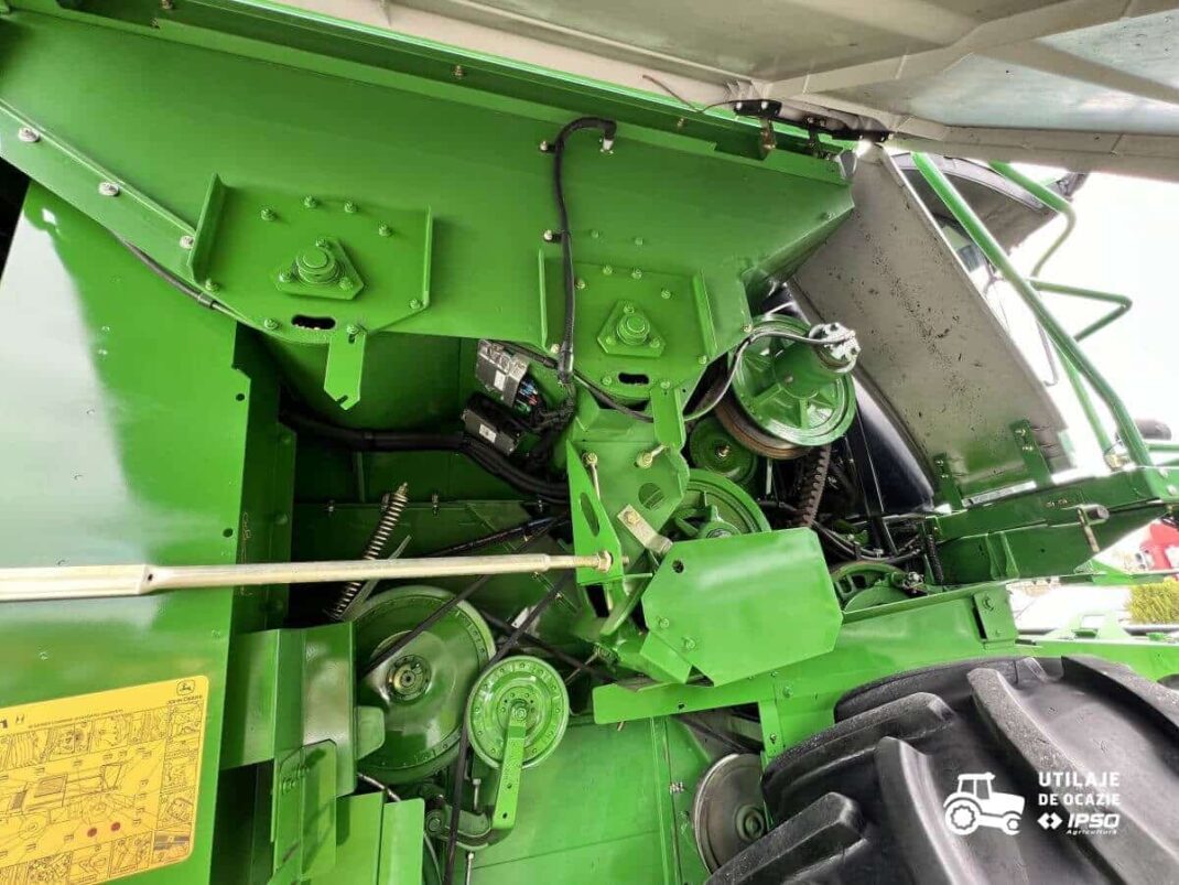 John Deere W540 + Header paioase