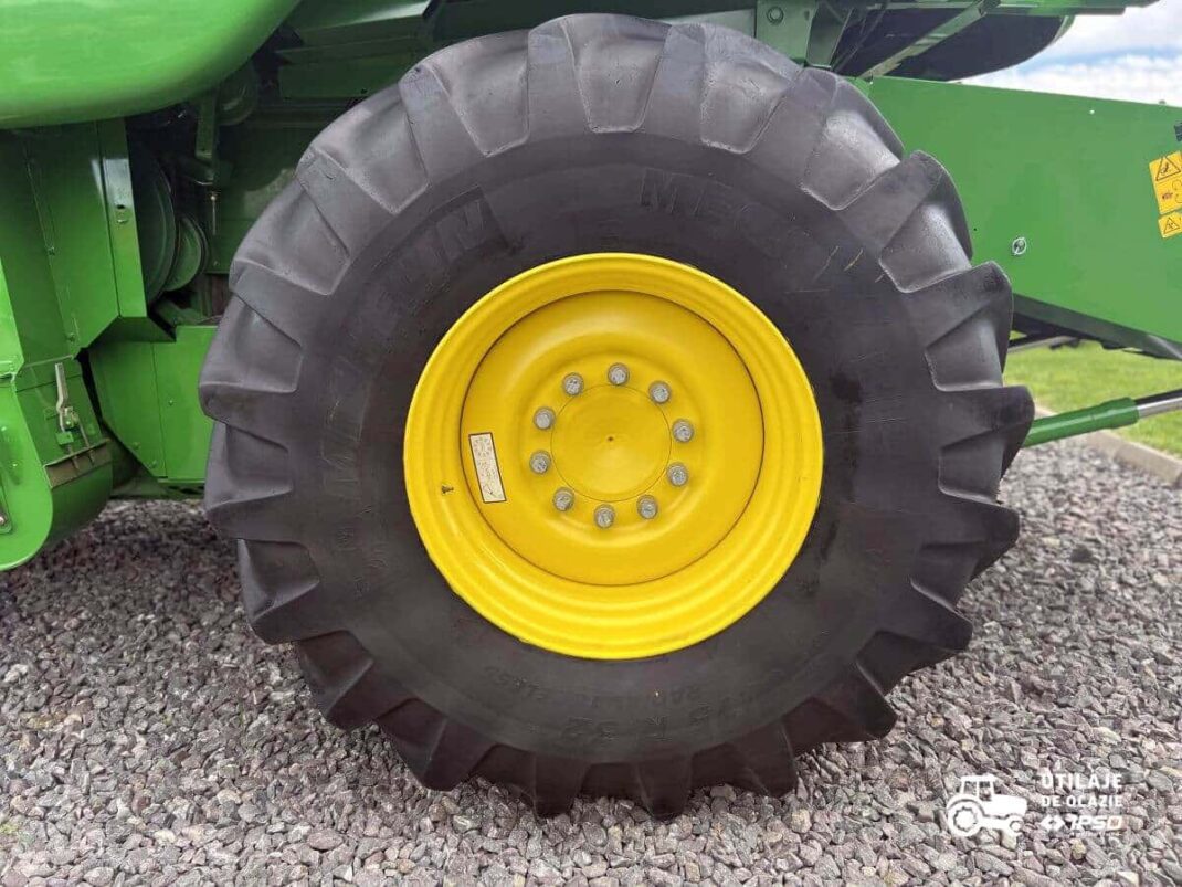 John Deere W540 + Header paioase