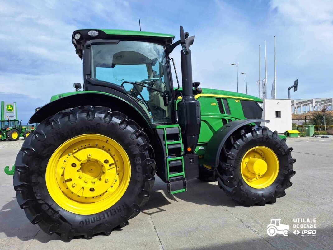 John Deere 6R 230