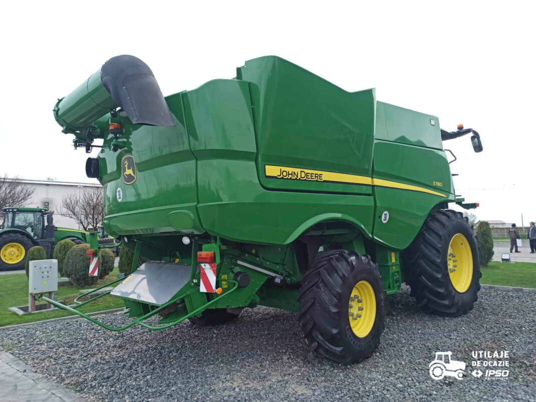 John Deere S780 + Header paioase