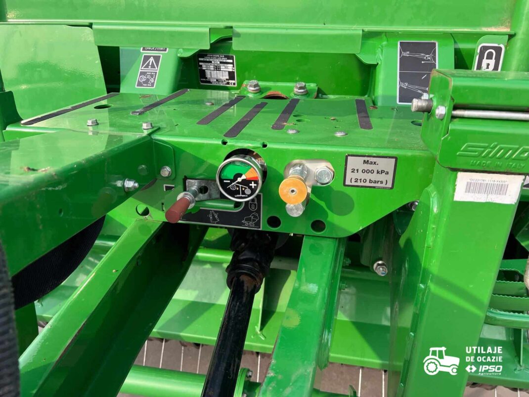 Presa de balotat John Deere model F441M