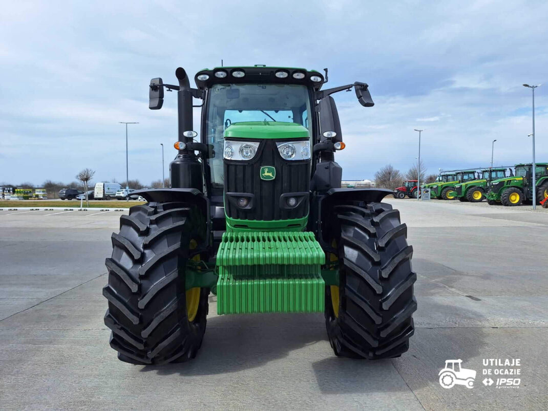 John Deere 6R 230