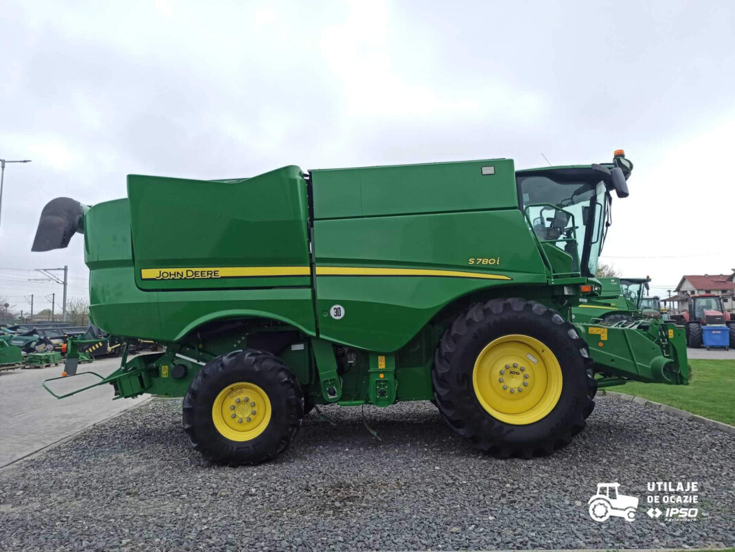 John Deere S780 + Header paioase