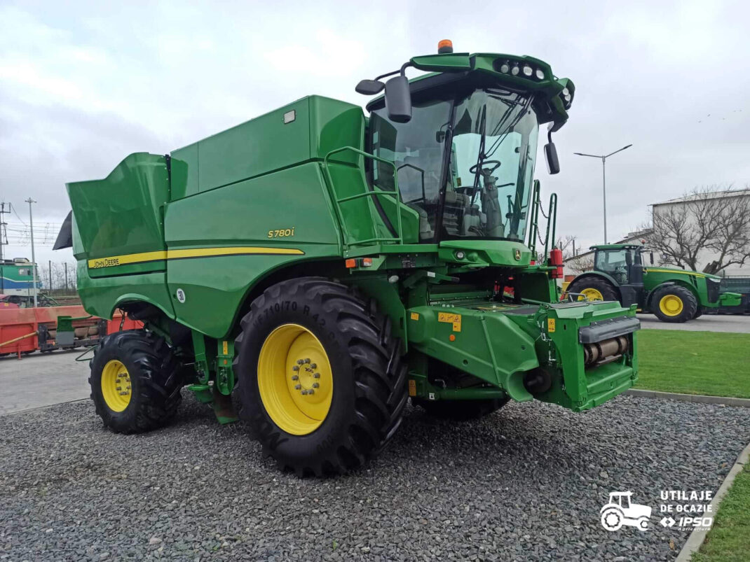 John Deere S780 + Header paioase