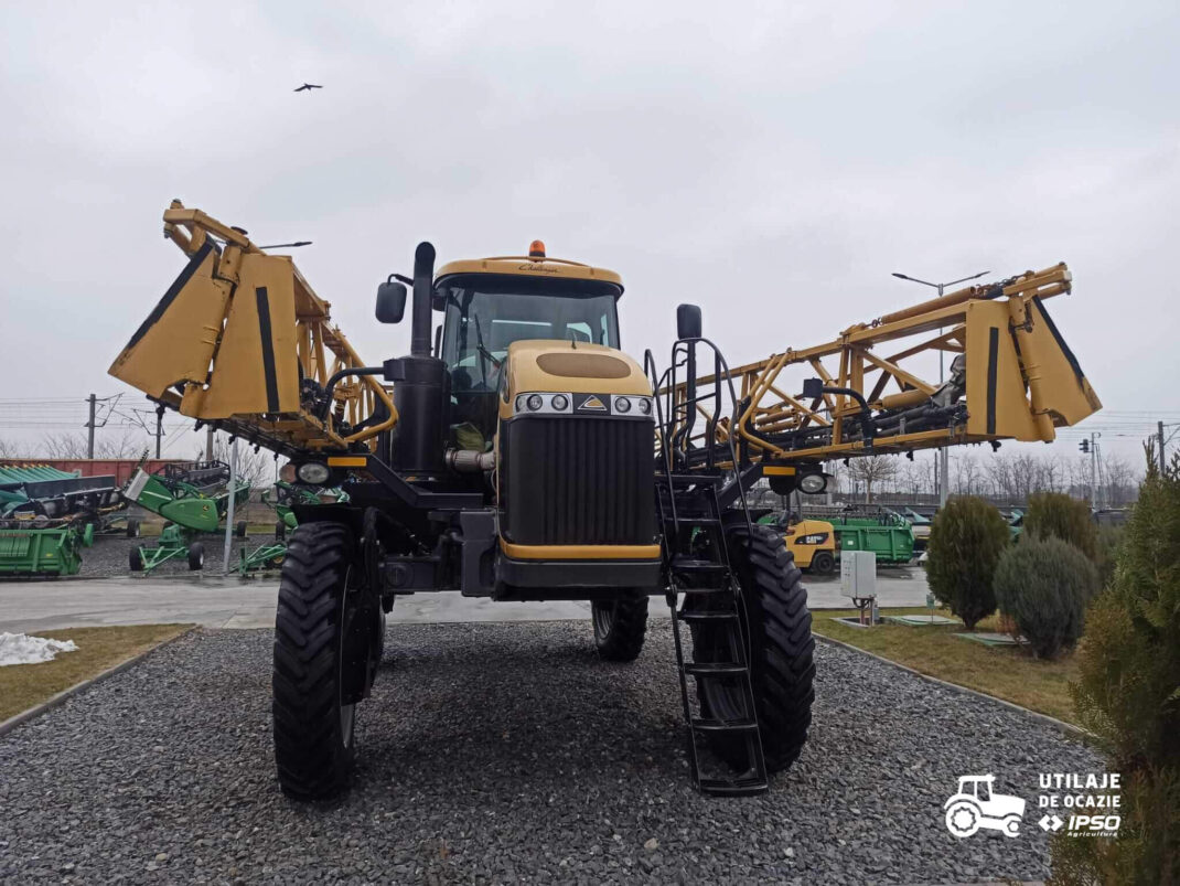 Sprayer Challenger Rogator RG 1300B