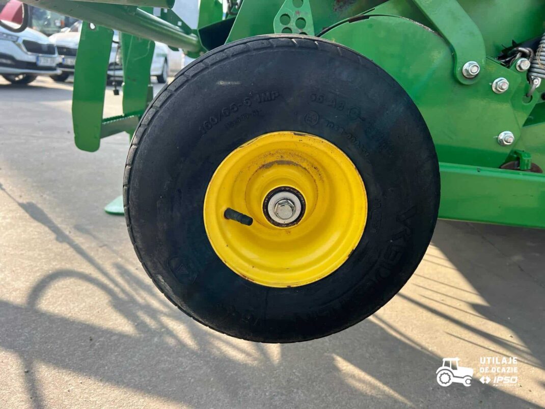 Presa de balotat John Deere model F441M