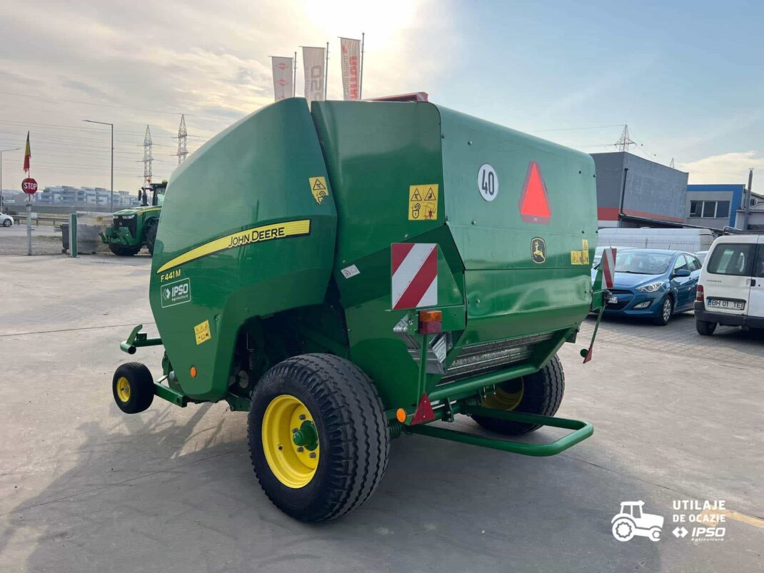 Presa de balotat John Deere model F441M