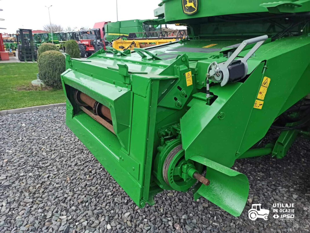 John Deere W540 + Header paioase