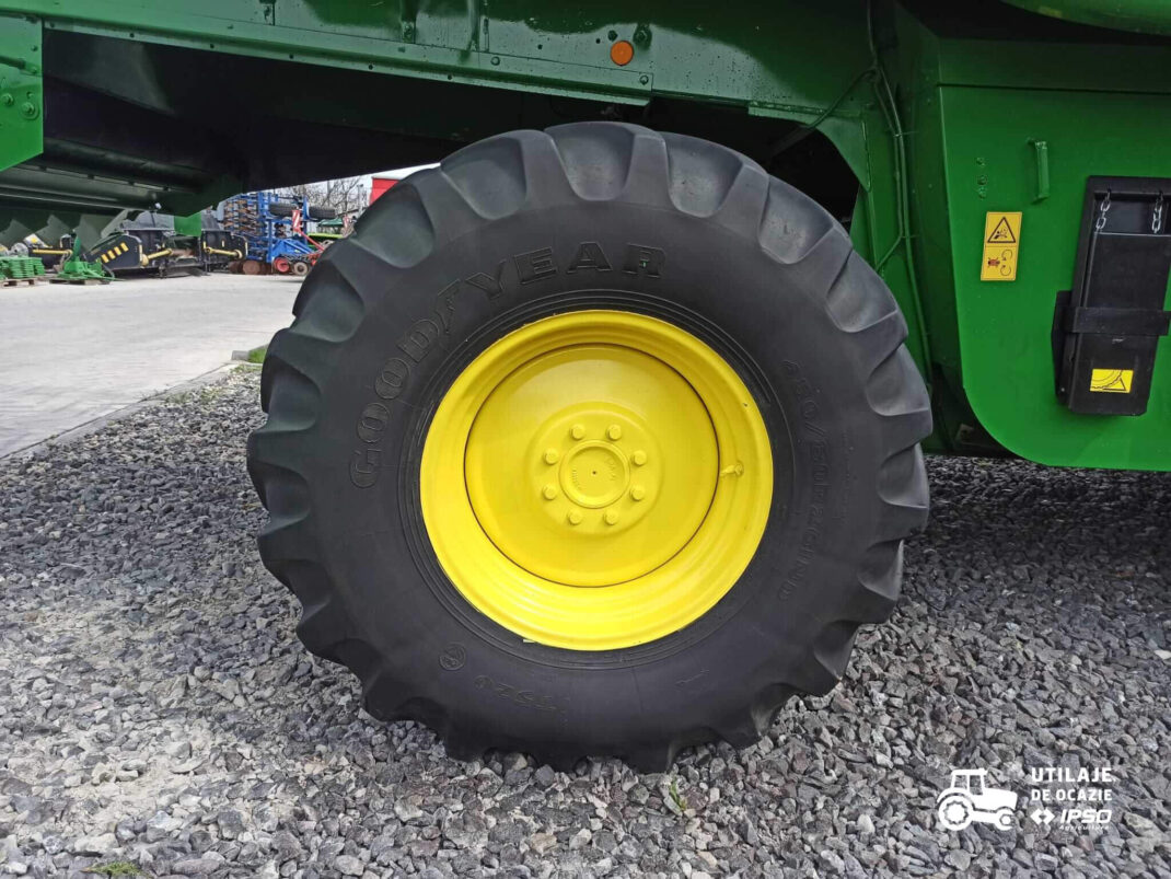 John Deere W540 + Header paioase
