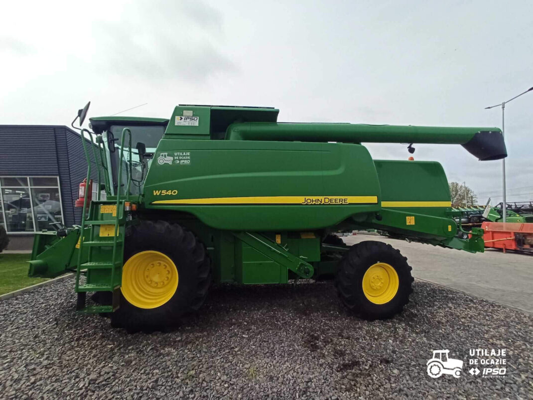 John Deere W540 + Header paioase