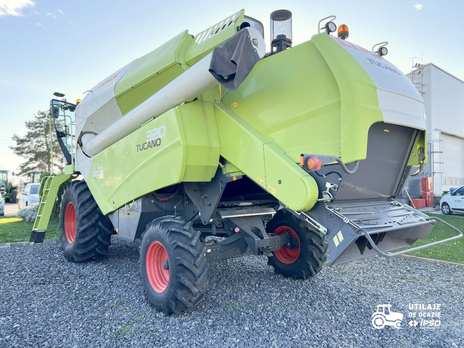 Claas Tucano 320 + Header paioase