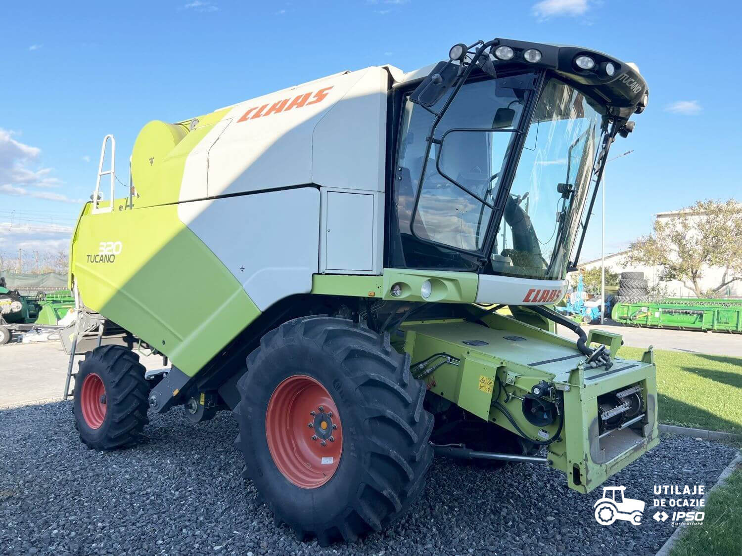 Claas Tucano 320 + Header paioase