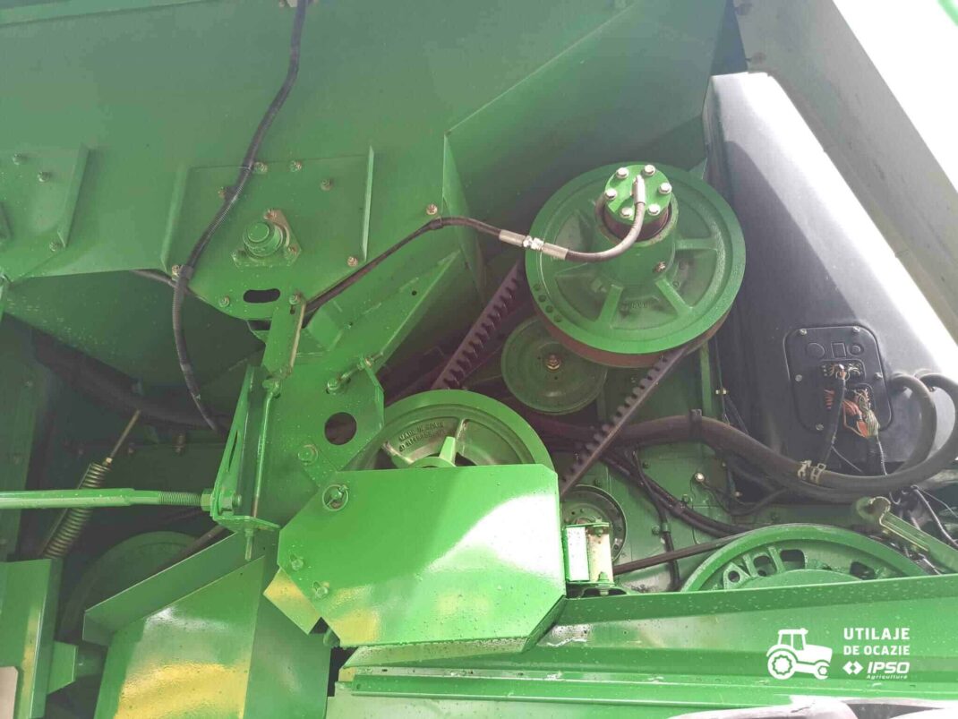 John Deere W540 + Header paioase