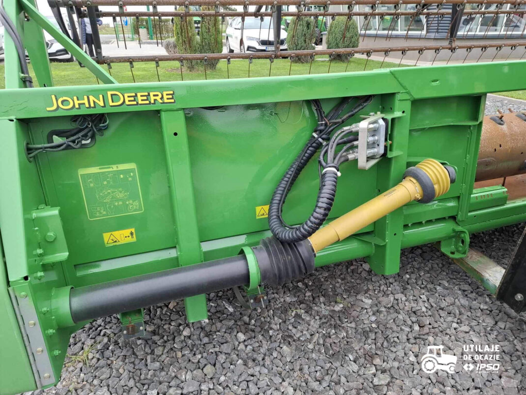 John Deere W540 + Header paioase