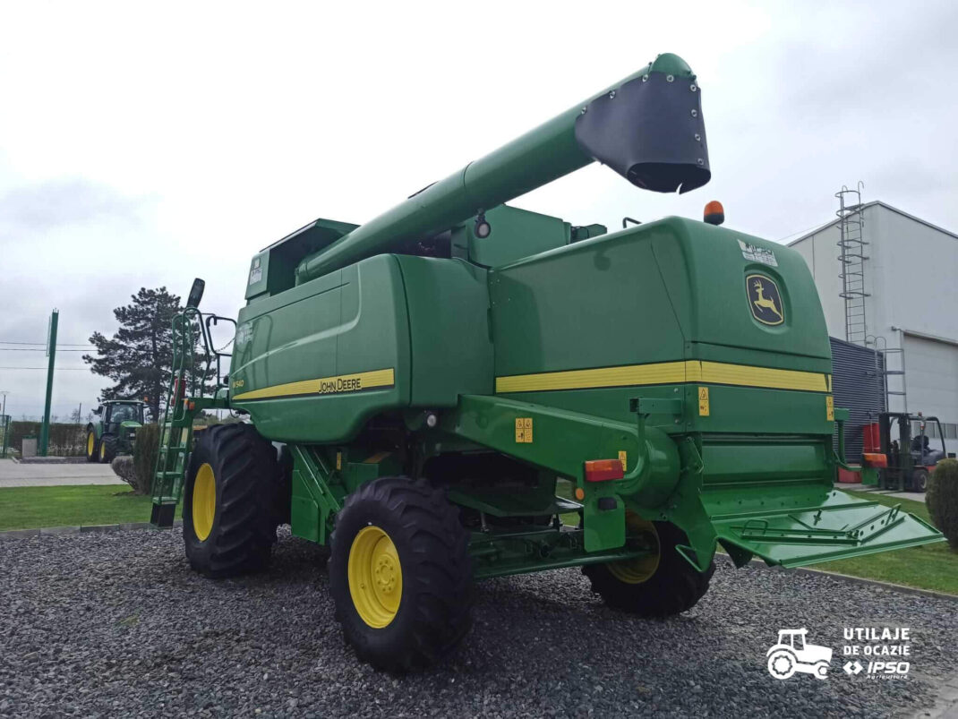 John Deere W540 + Header paioase