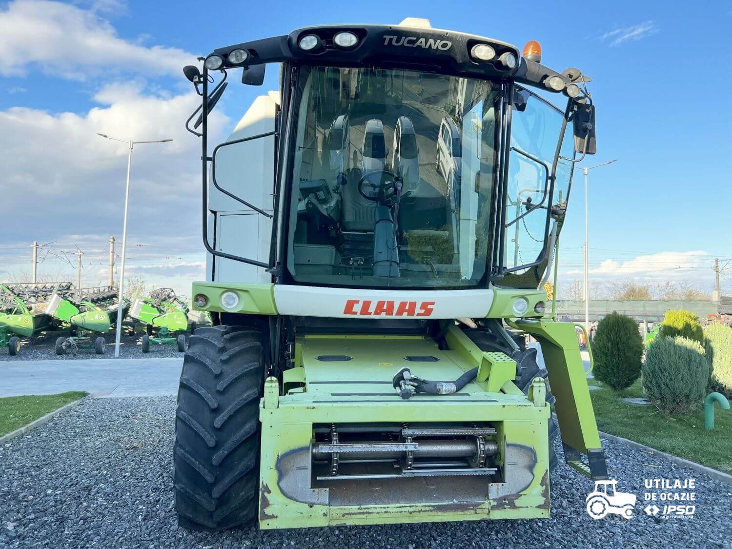 Claas Tucano 320 + Header paioase