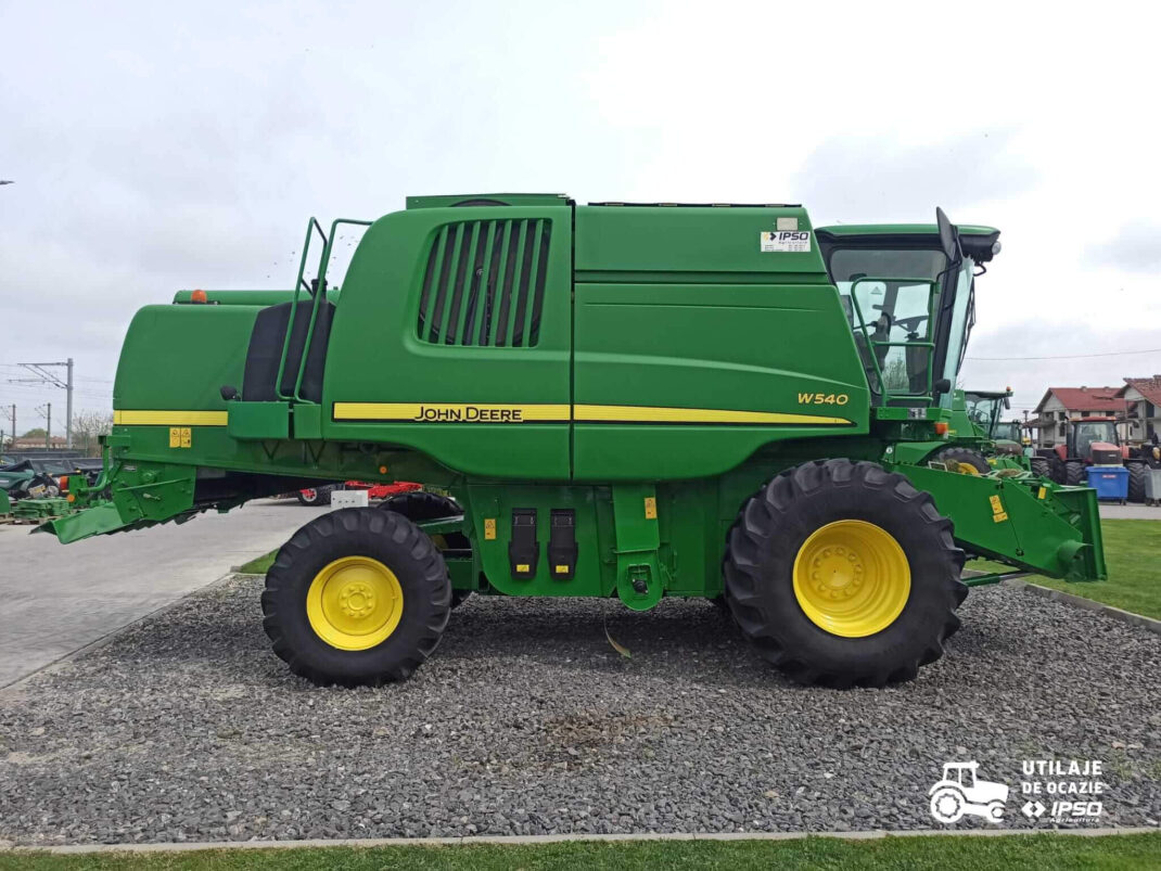 John Deere W540 + Header paioase