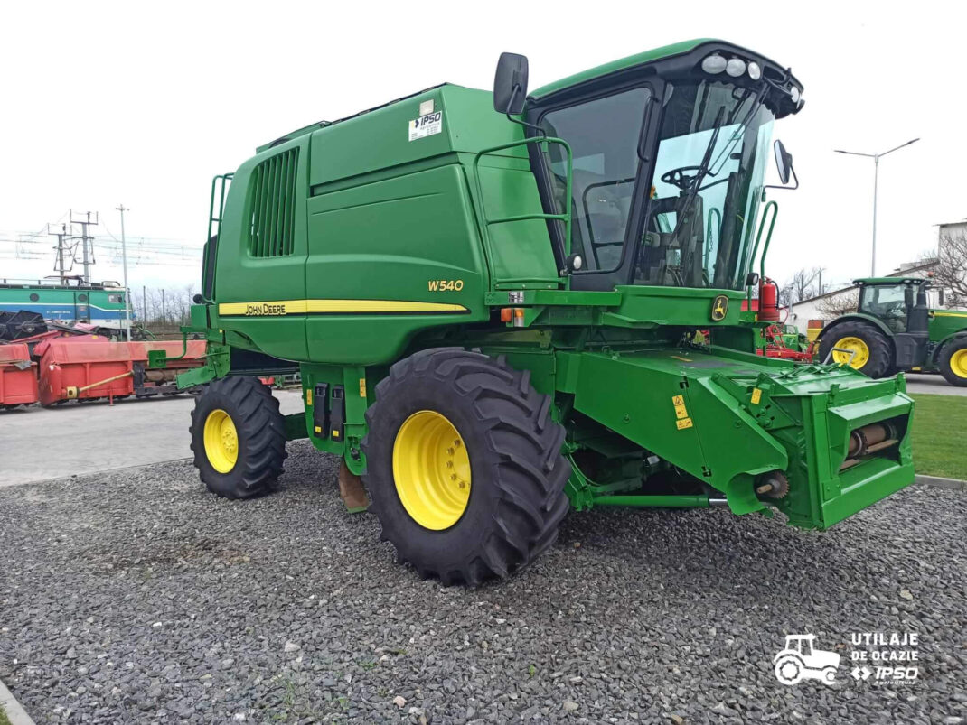 John Deere W540 + Header paioase