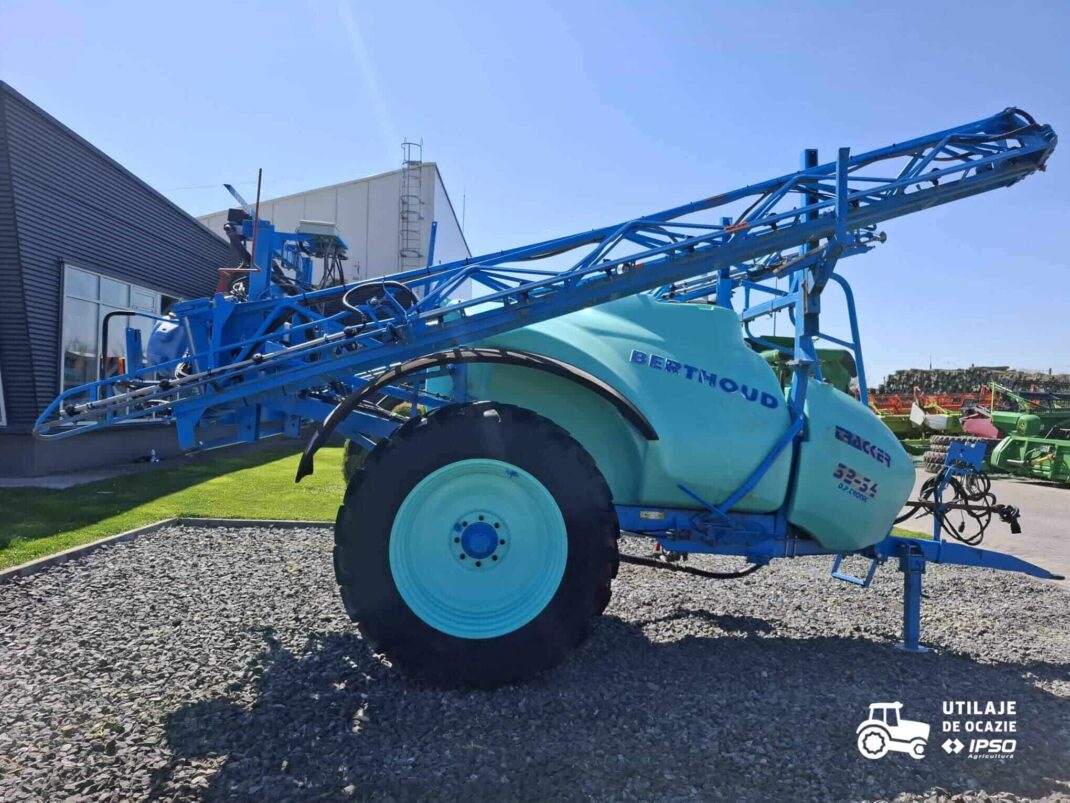 Sprayer tractat Berthoud model Racer 23 ( roti inguste + roti late)