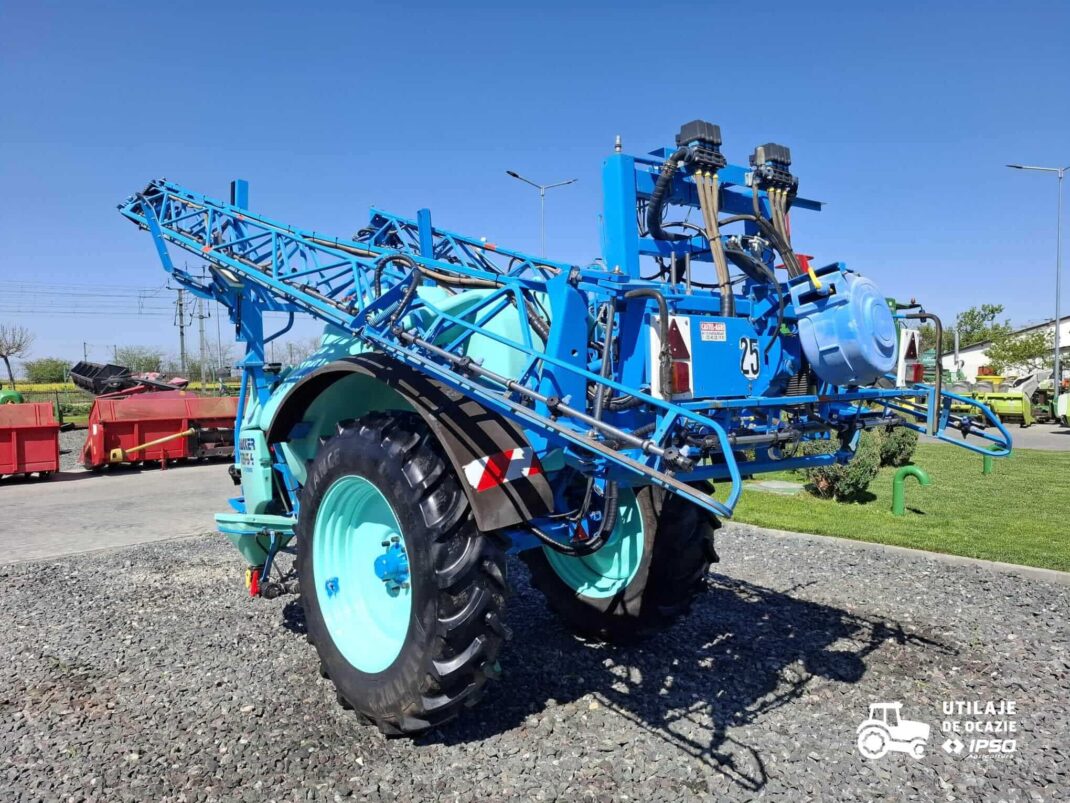 Sprayer tractat Berthoud model Racer 23 ( roti inguste + roti late)