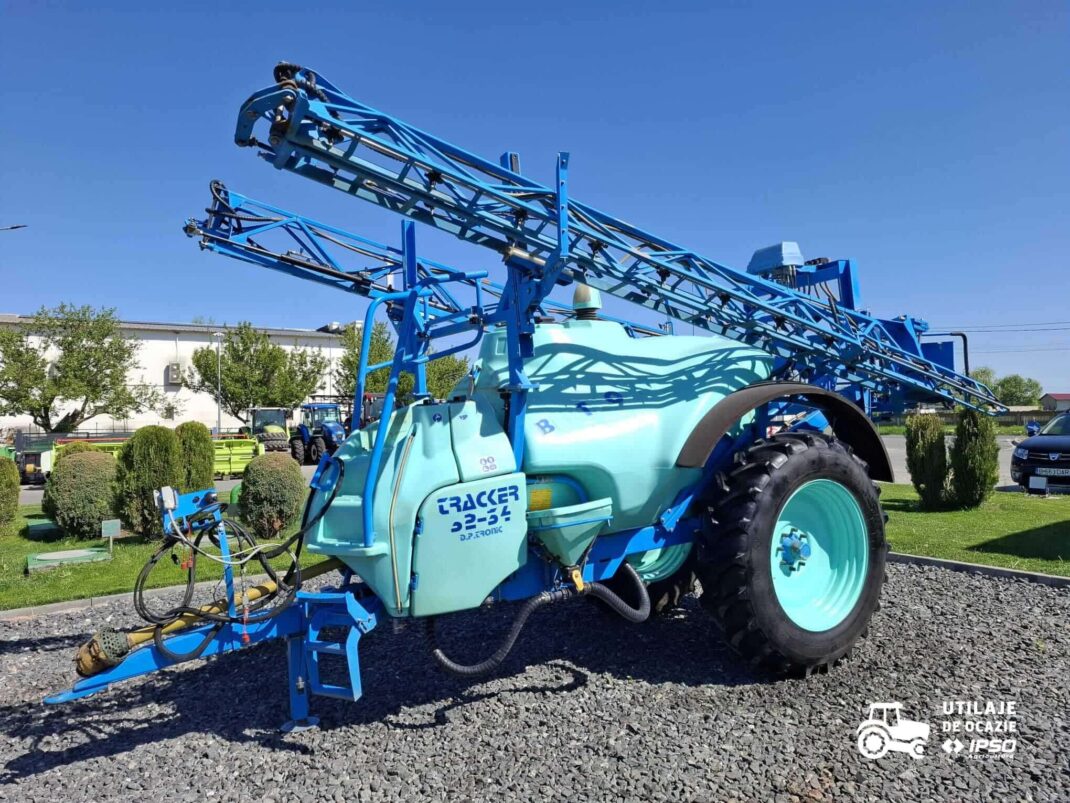 Sprayer tractat Berthoud model Racer 23 ( roti inguste + roti late)