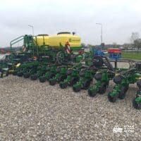 Semanatoare prasitoare John Deere DB37 ExactEmerge