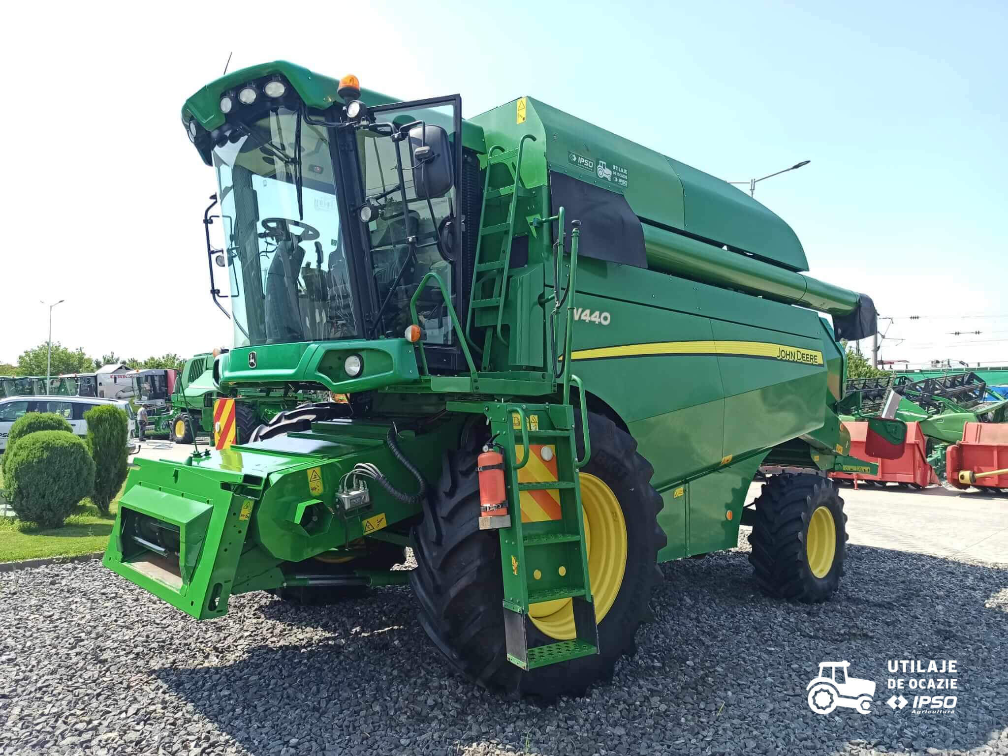 John Deere W440 + Header paioase