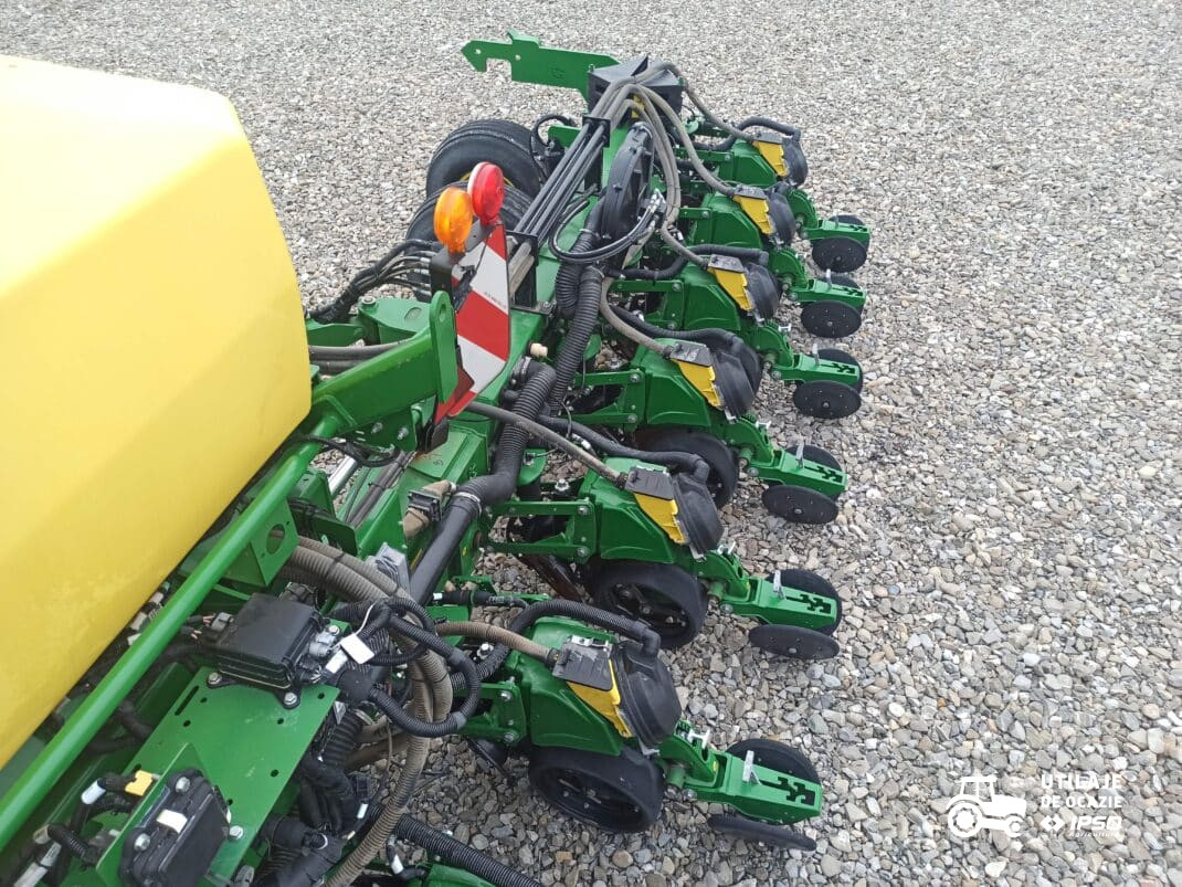 Semanatoare prasitoare John Deere DB37 ExactEmerge