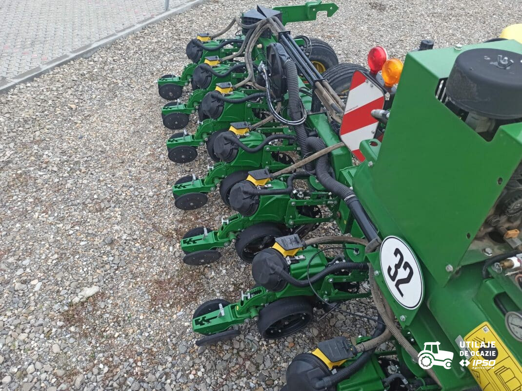 Semanatoare prasitoare John Deere DB37 ExactEmerge