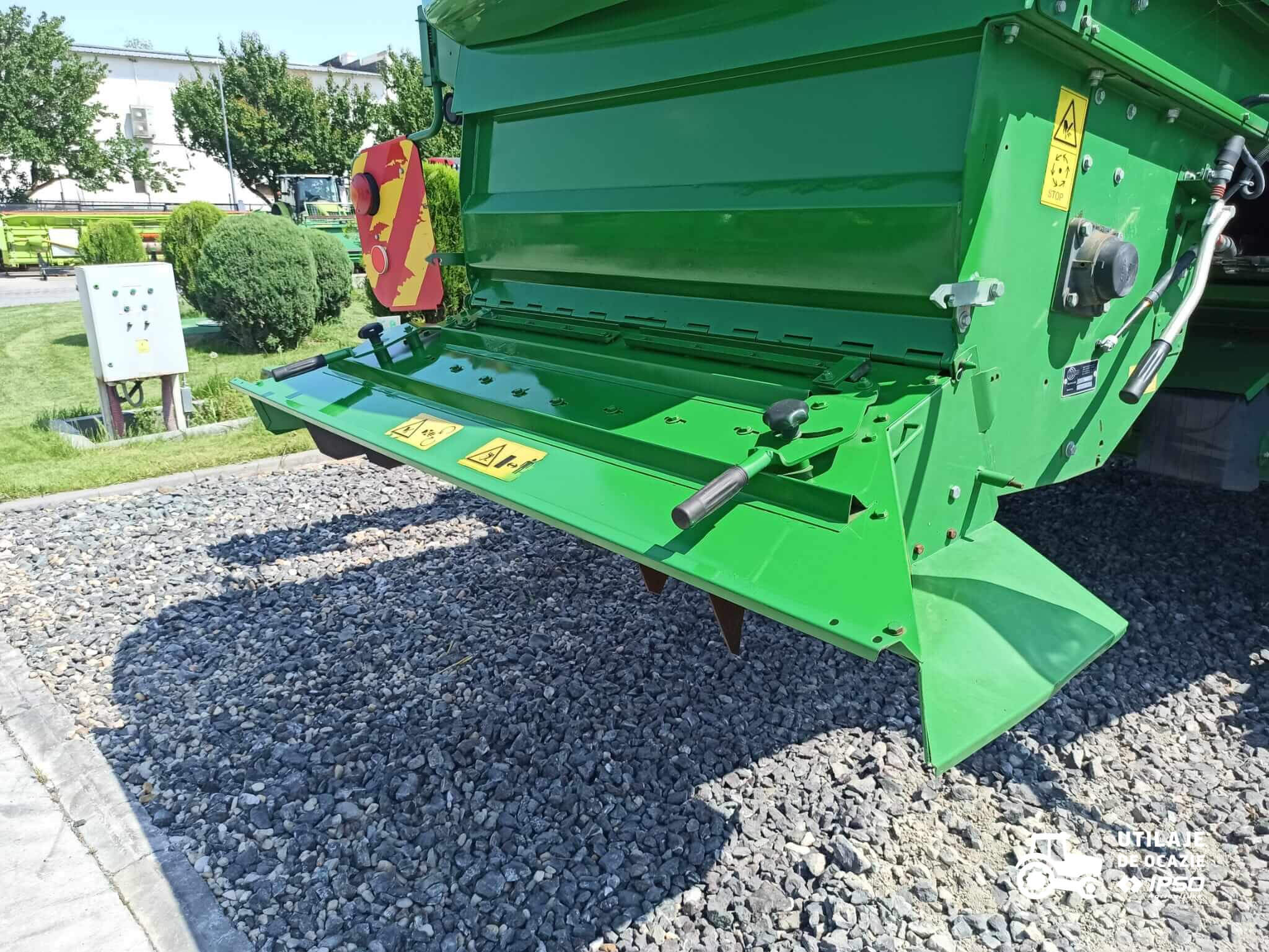 John Deere W440 + Header paioase