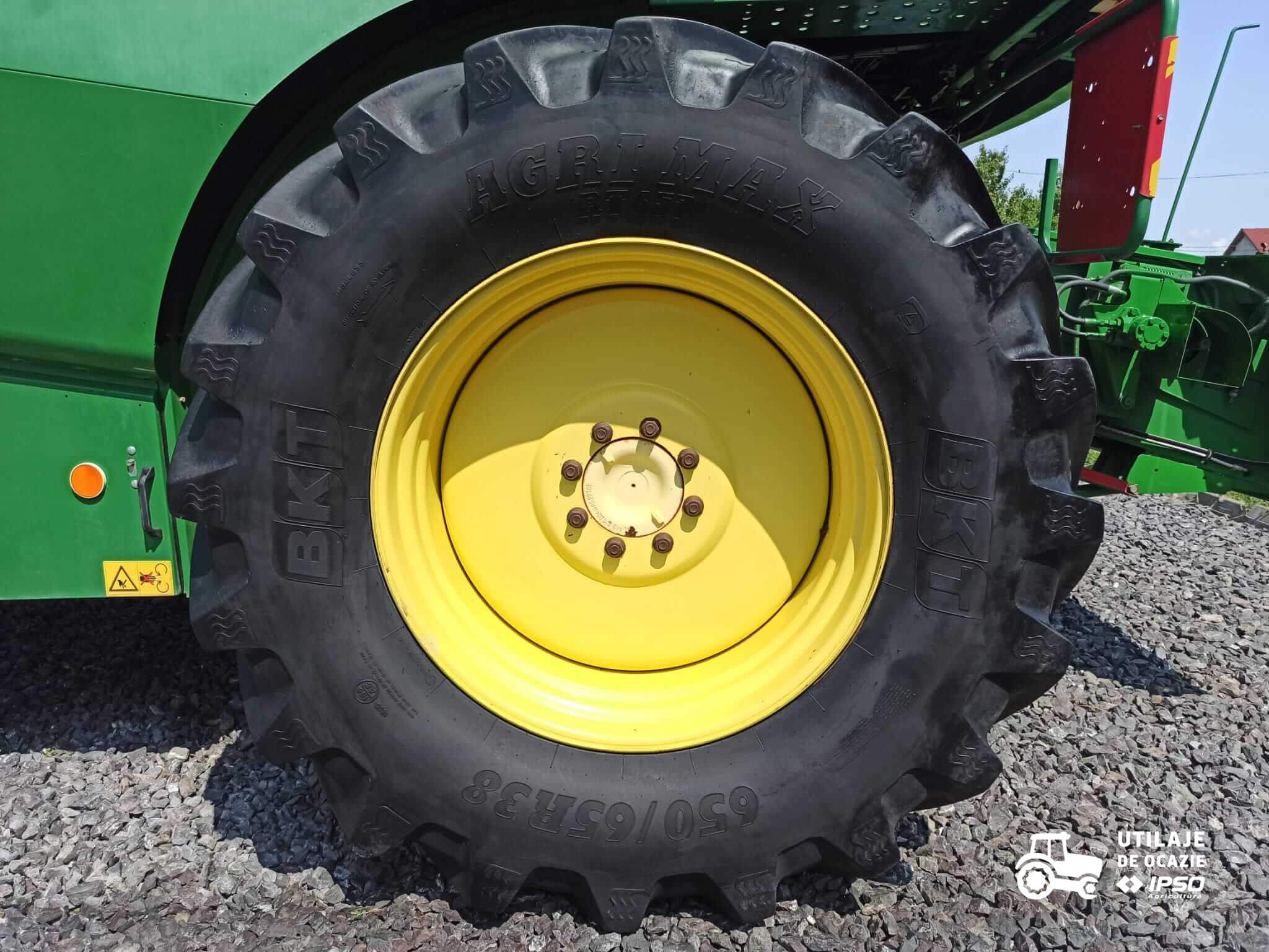 John Deere W440 + Header paioase