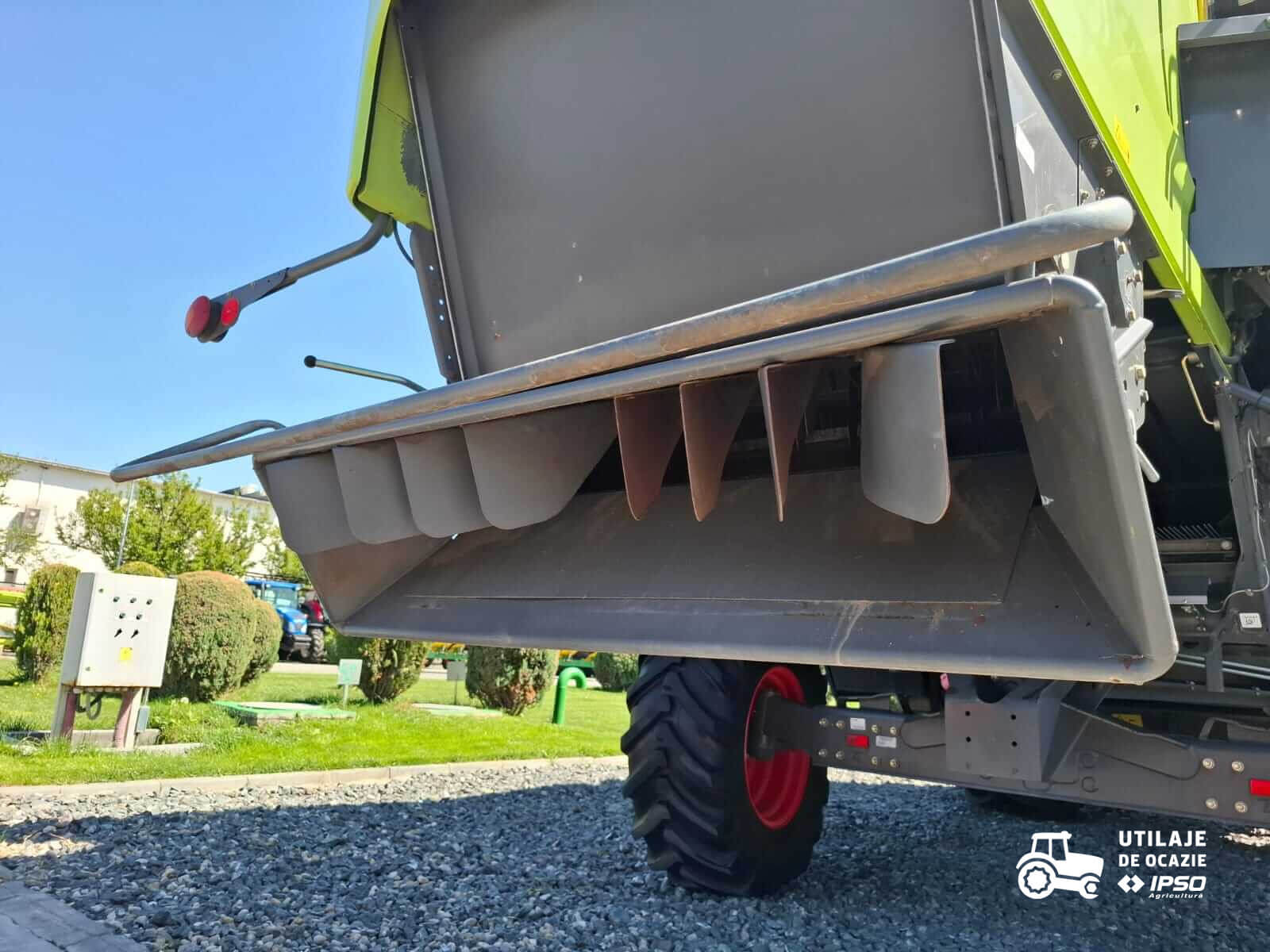 Claas Tucano 320 + Header paioase