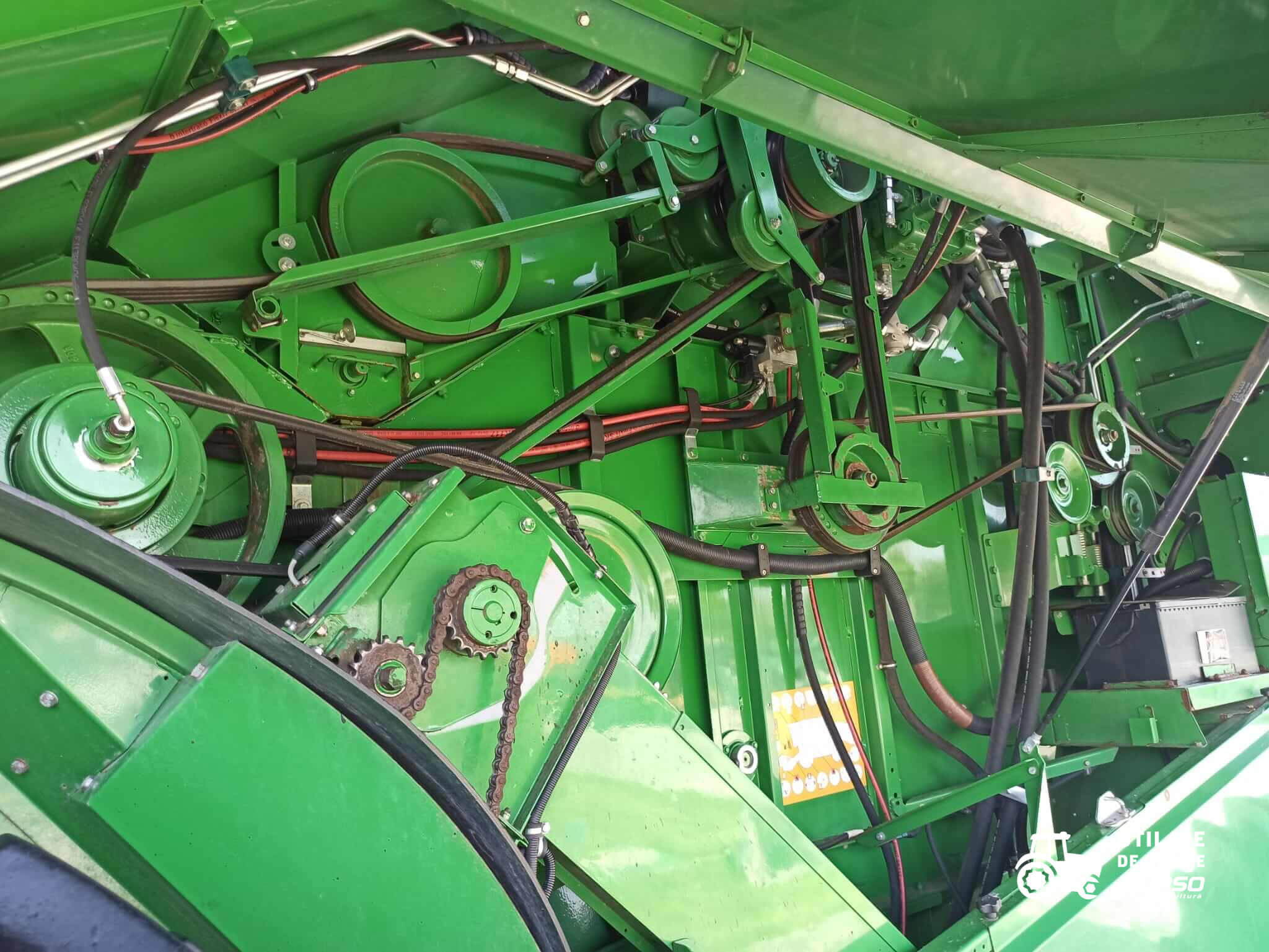 John Deere W440 + Header paioase