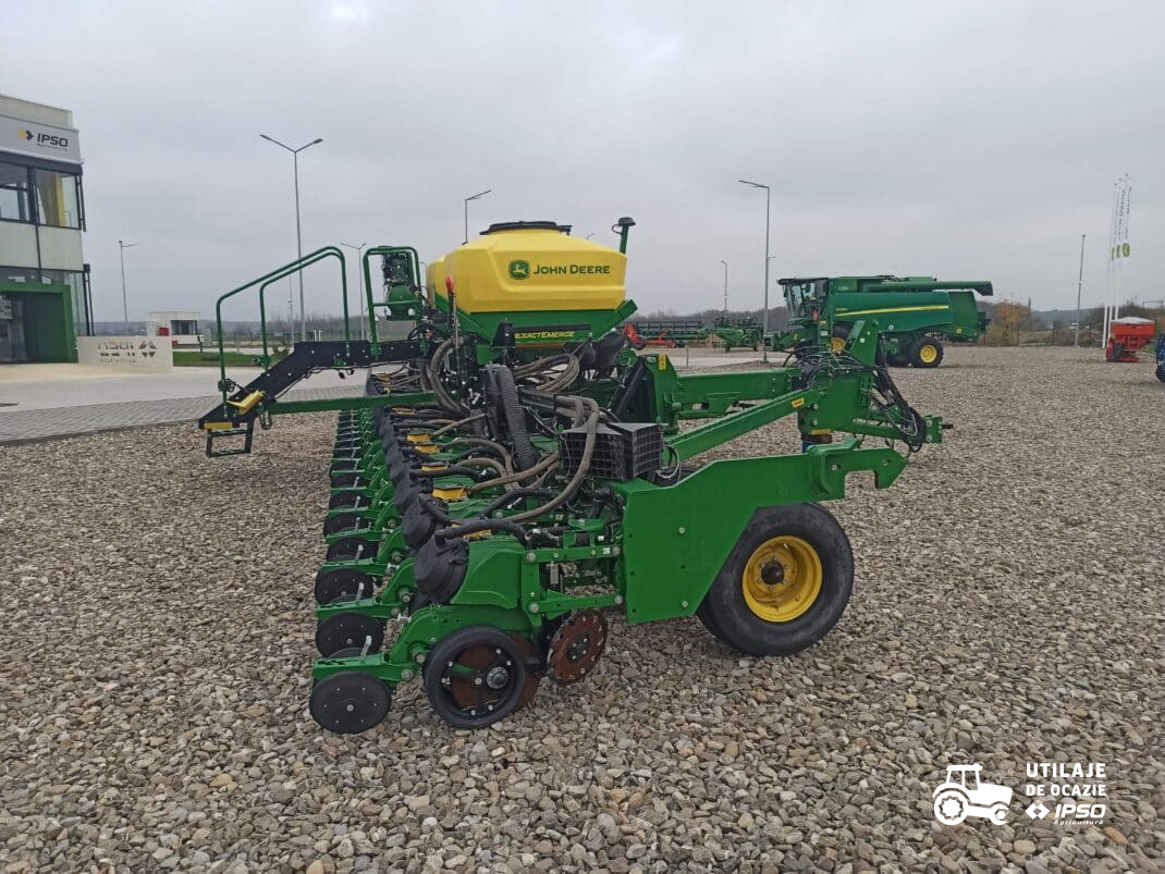 Semanatoare prasitoare John Deere DB37 ExactEmerge