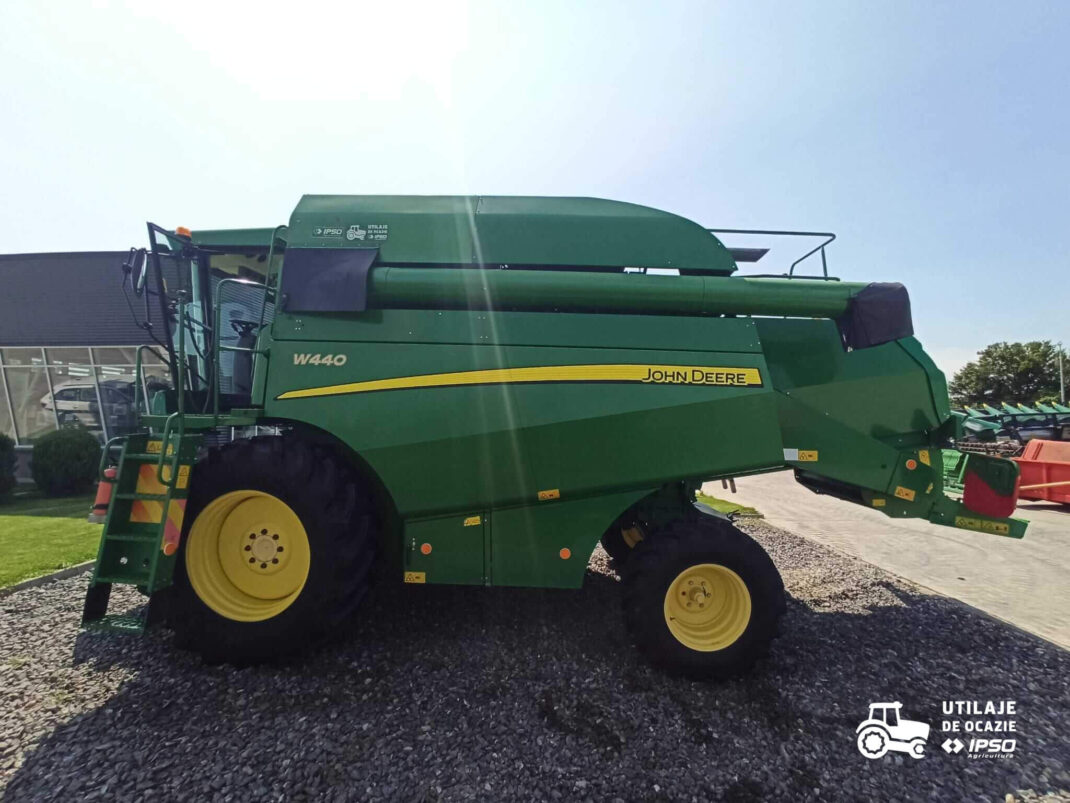 John Deere W440 + Header paioase