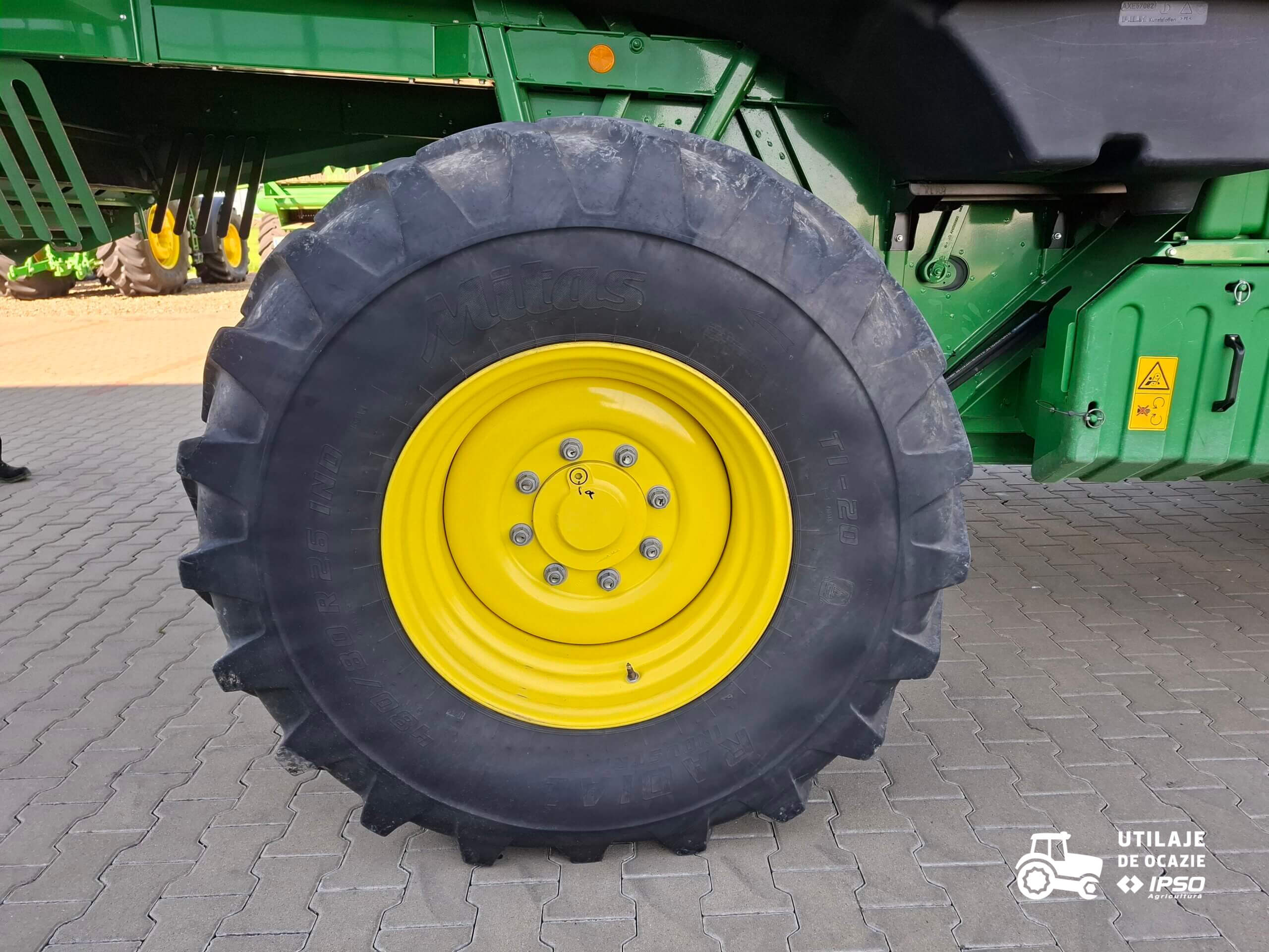 John Deere W550