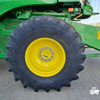 John Deere W550
