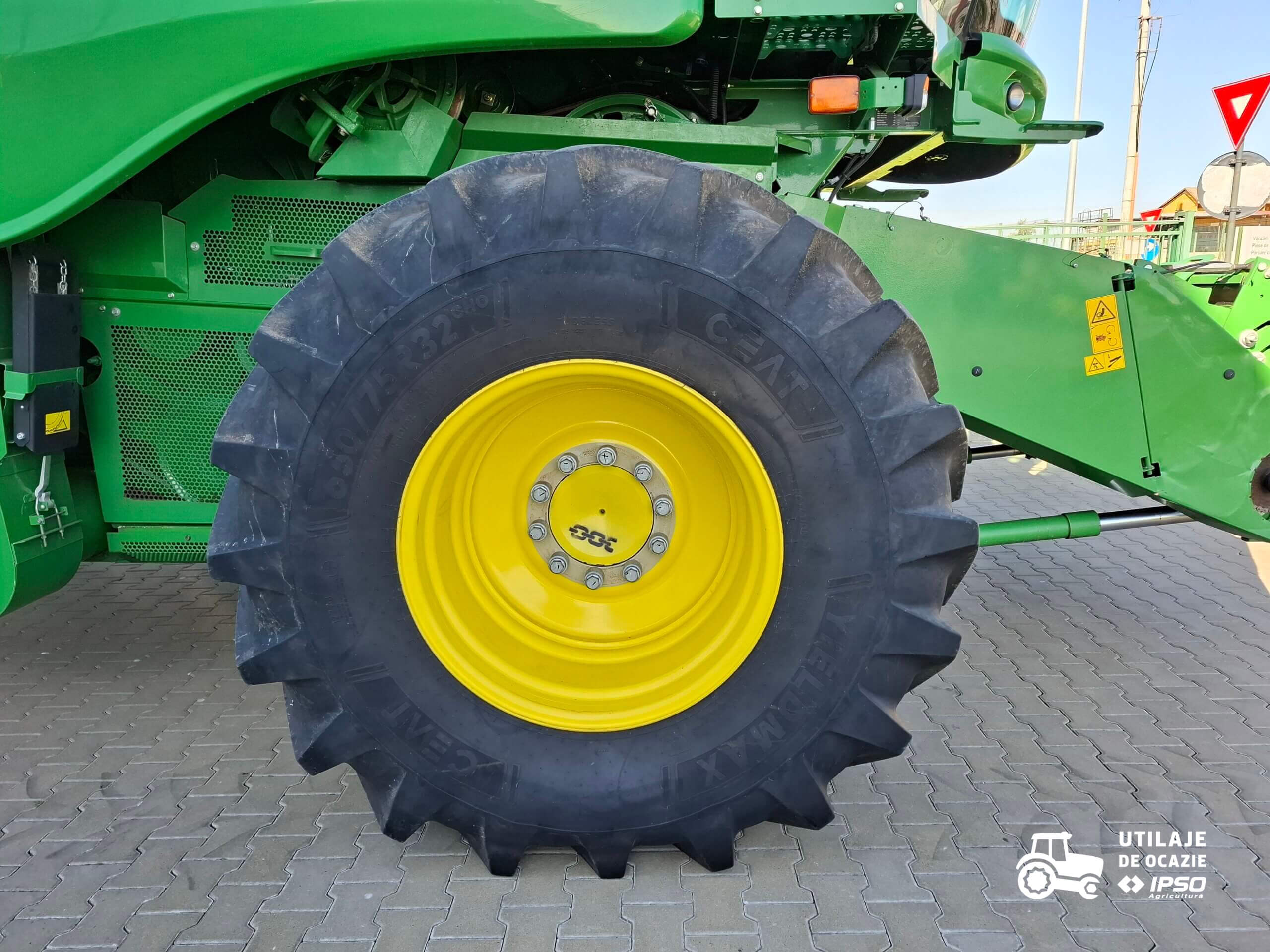 John Deere W550