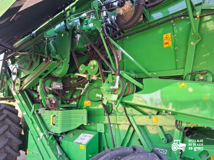 John Deere W550