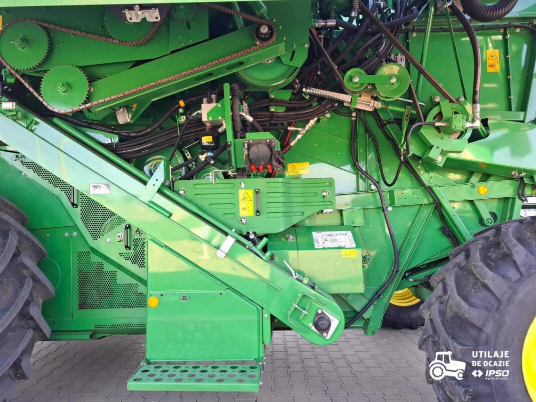 John Deere W550