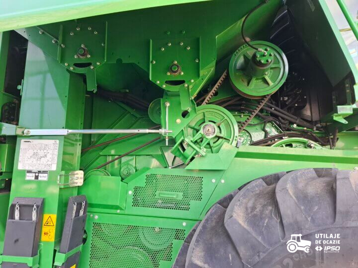 John Deere W550