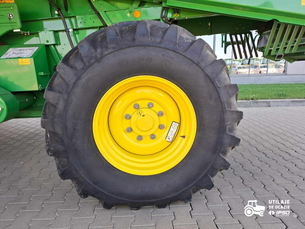 John Deere W550