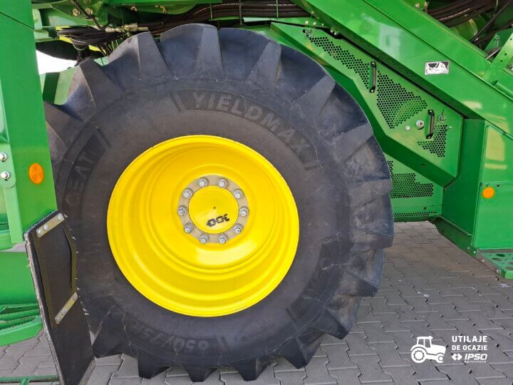 John Deere W550