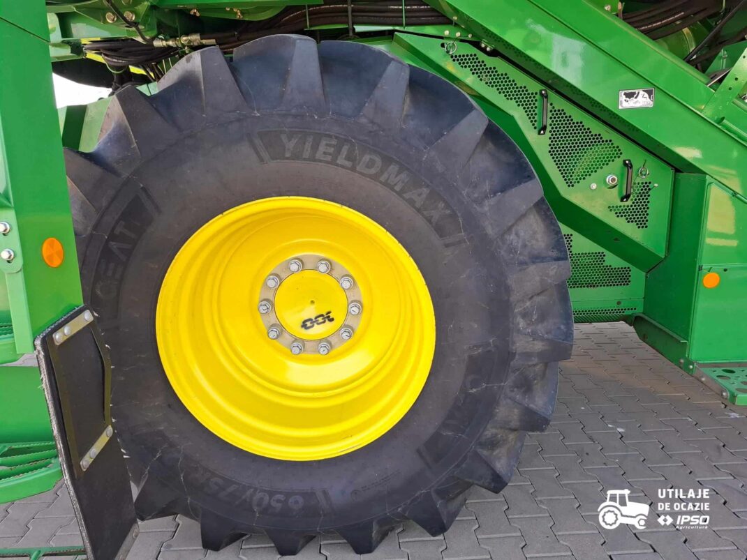 John Deere W550