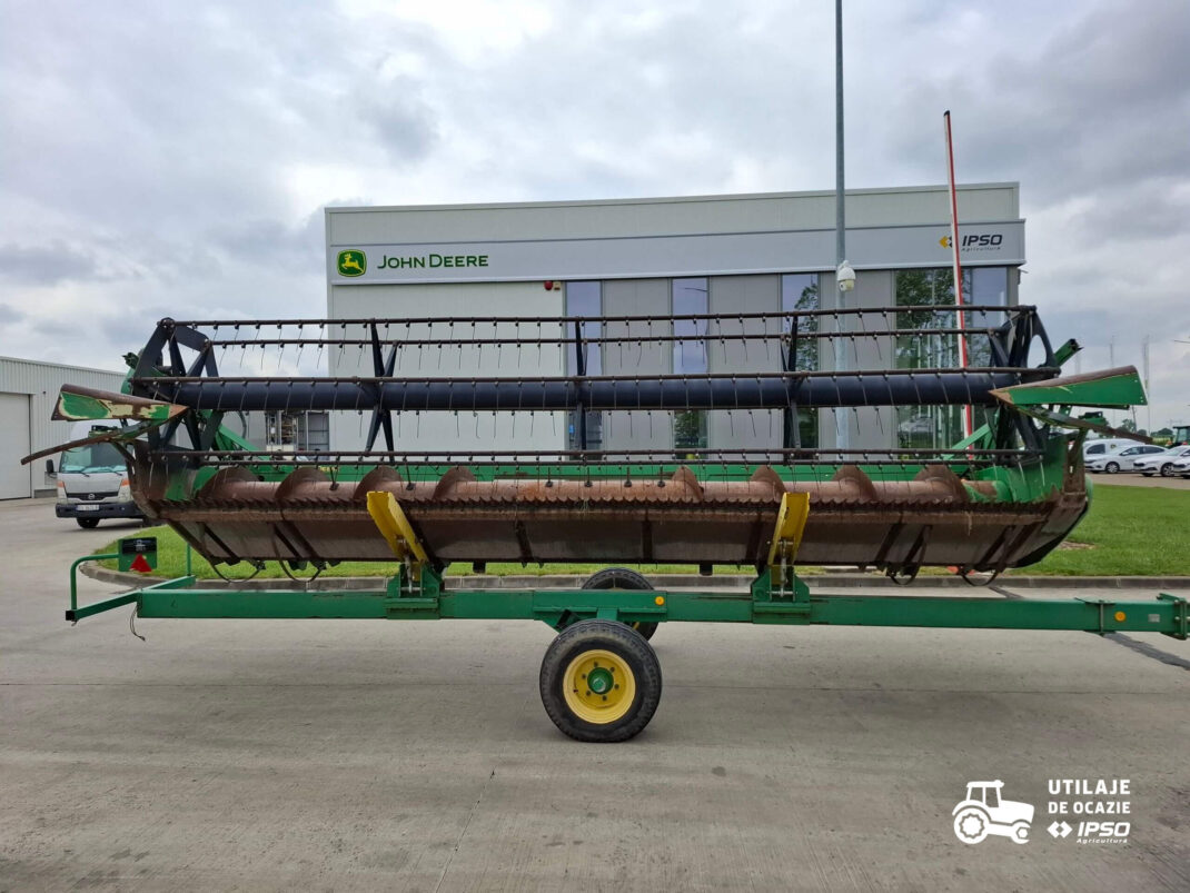 John Deere W650 + Header paioase