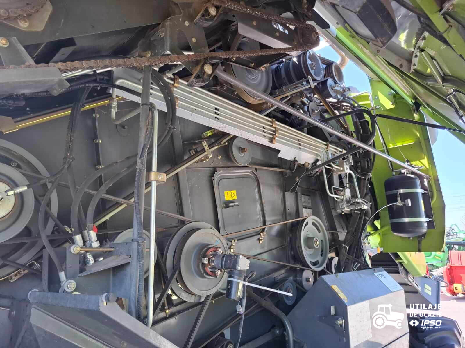 Claas Tucano 320 + Header paioase