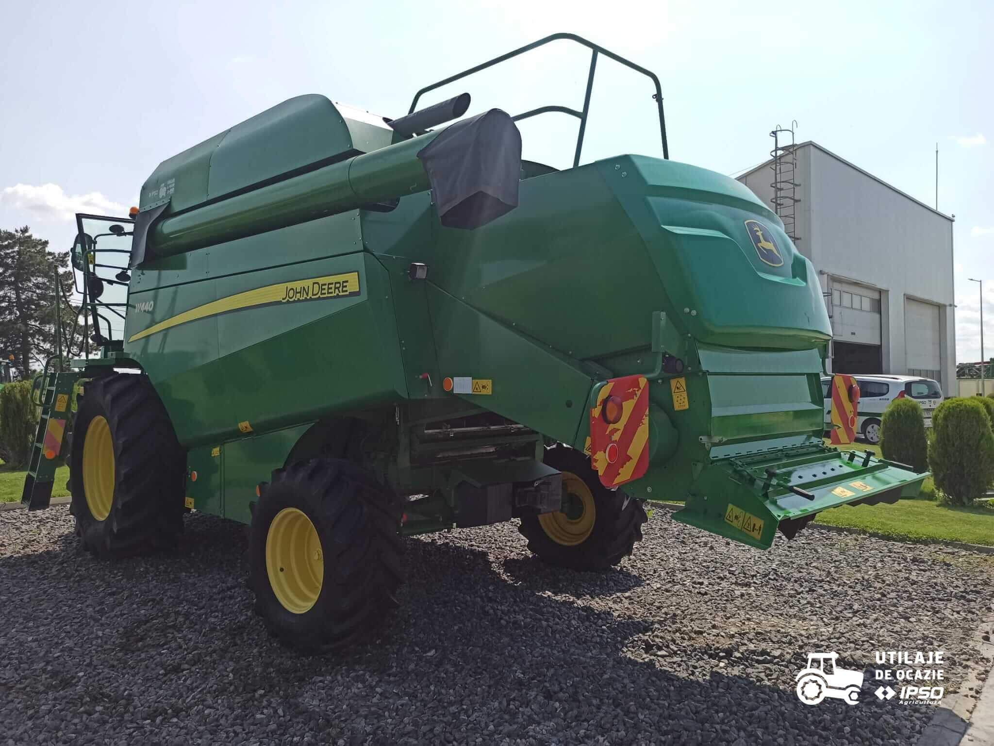 John Deere W440 + Header paioase