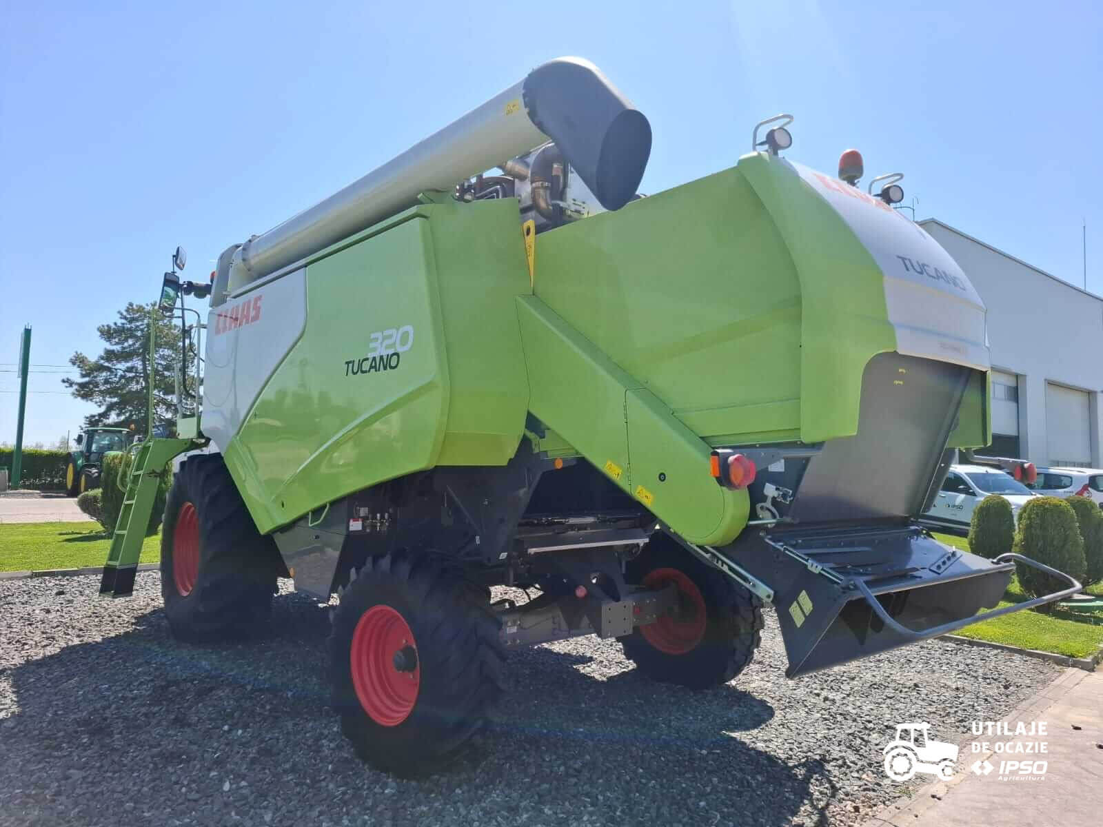 Claas Tucano 320 + Header paioase